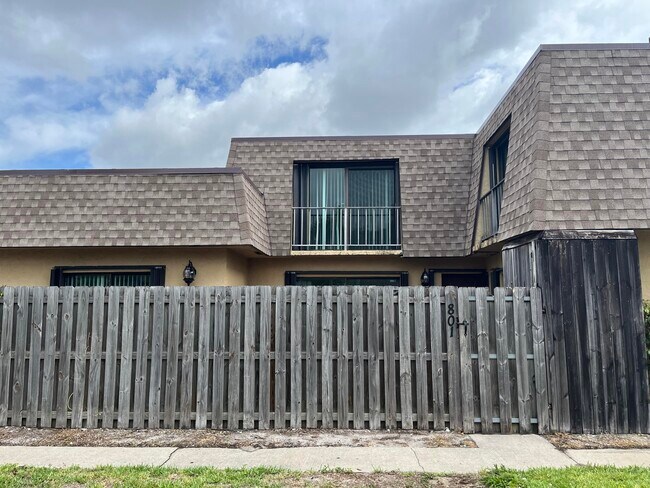 Foto del edificio - 801 Waterview Dr