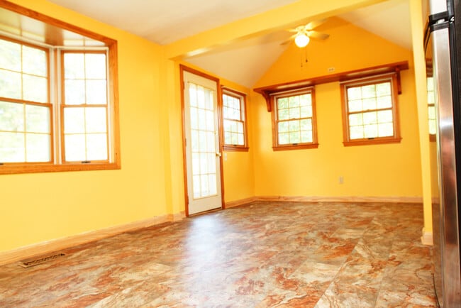 Building Photo - Charming 3BD / 1 Bath on Cul de sac