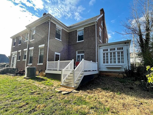 Deck and backyard - 222 Randolph St