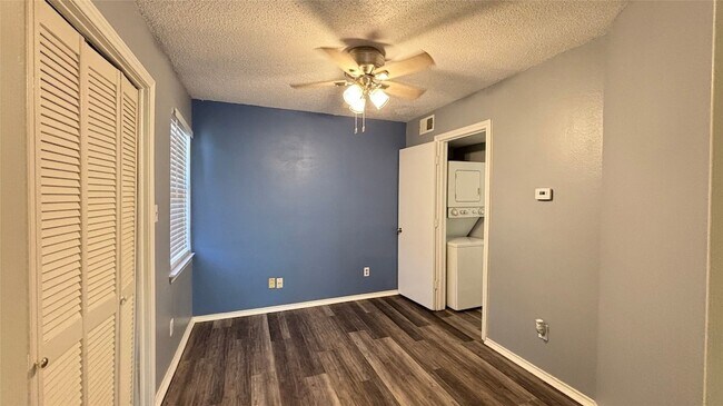 Building Photo - 2301 Basil Dr