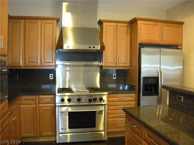 Building Photo - 5561 Notte Pacifica Way