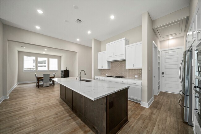 Building Photo - 5914 Emerald Ranch Ln