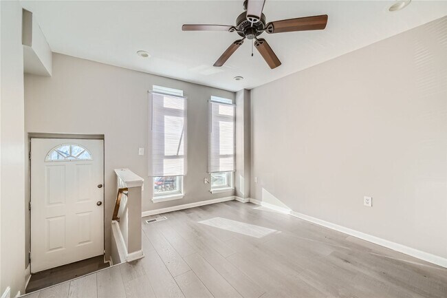 Building Photo - 3 Beds 1.5 Baths | $1475 | 1100 Clendenin ...