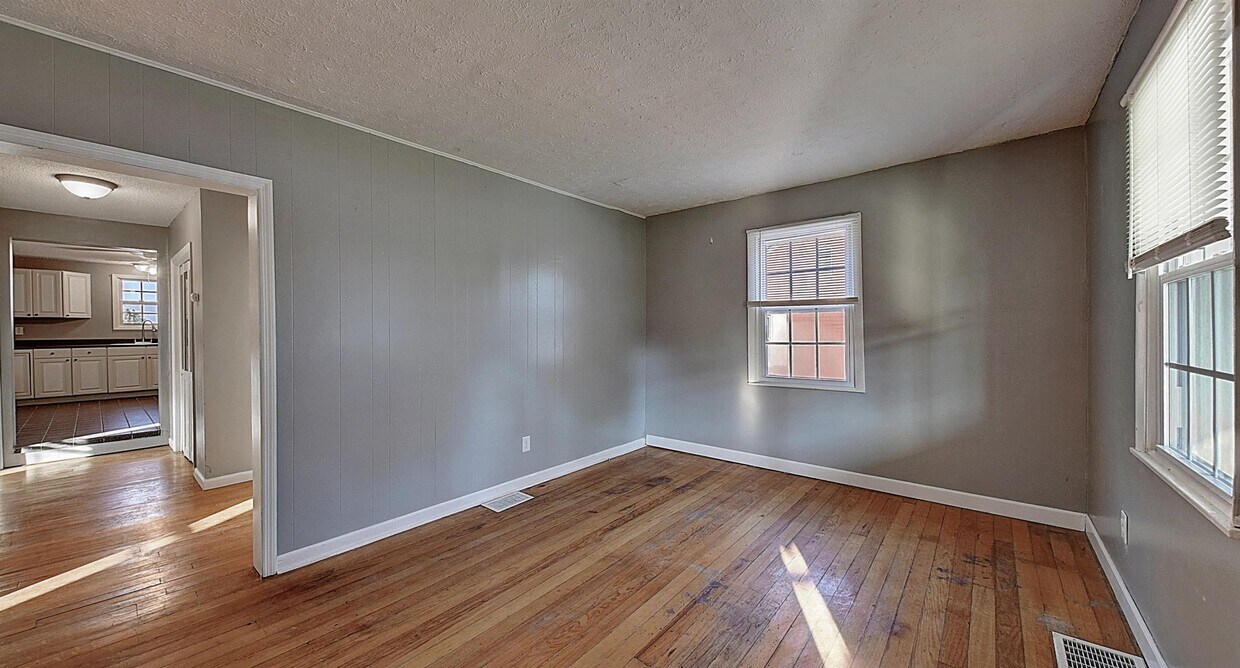 Primary Photo - 1104 Myrtle St
