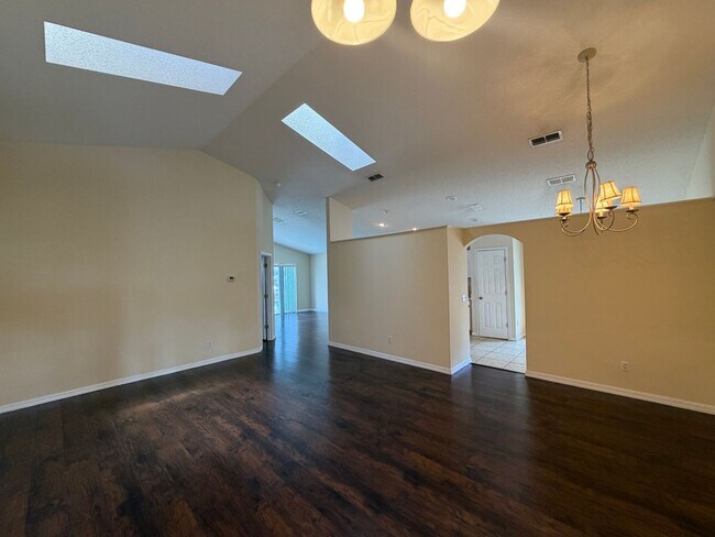 Foto del edificio - Private pool Single Family House 3 Beds 2 Baths, Resort Style Community. Easy access to Champions...