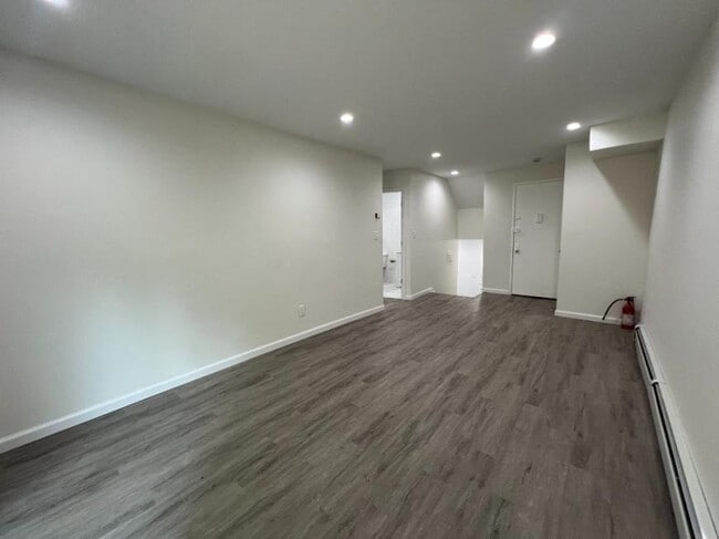 Building Photo - 1 bedroom in WOODSIDE NY 11377