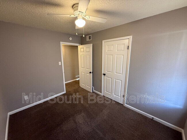 Foto del edificio - 5402 Breckenwood Dr