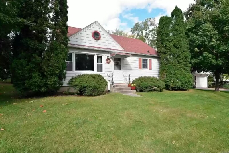 Primary Photo - 3402 Burke Ave