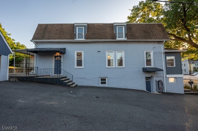 Building Photo - 120 Bloomfield Ave