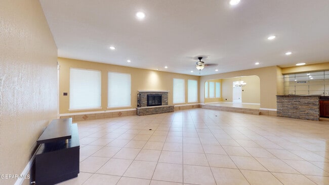 Building Photo - 801 Claravista Ln