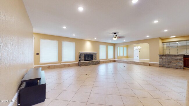 Foto del edificio - 801 Claravista Ln