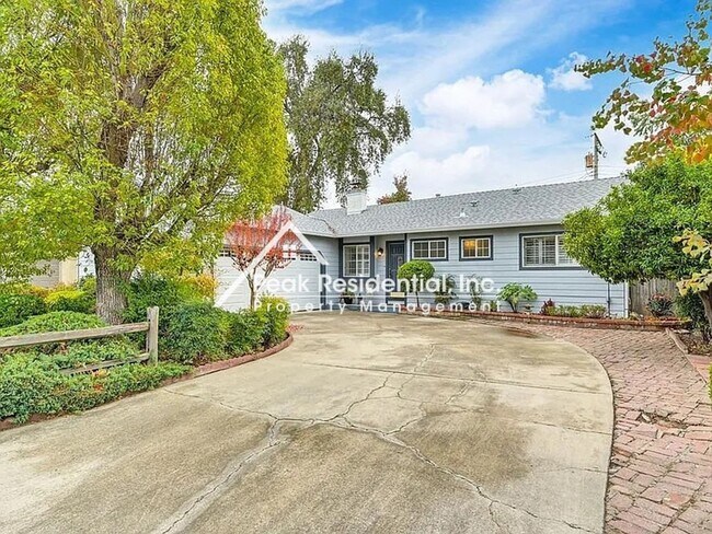 Foto del edificio - Charming 3bd/2ba House near Historic Folsom!