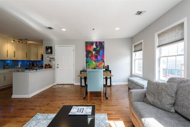 Building Photo - 354 3rd St