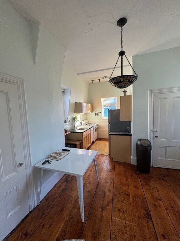 Building Photo - 38 White St