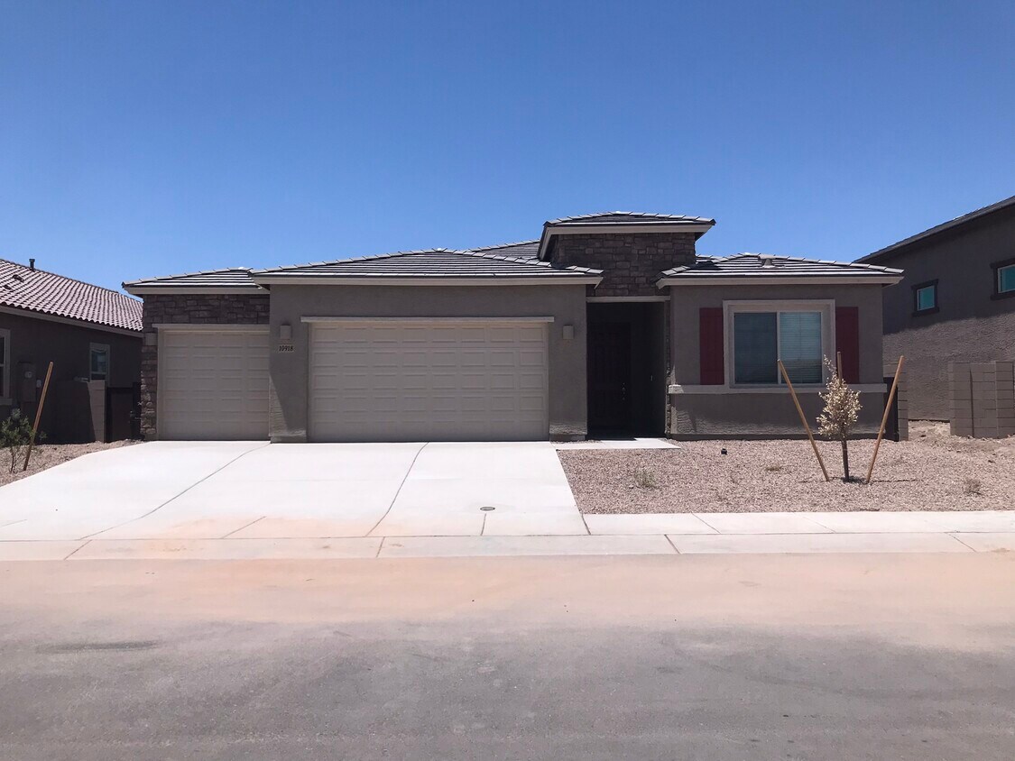 Primary Photo - 10918 W Yates Ln