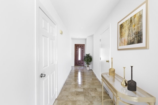 Entry Hallway from inside out - 3426 Bellevue Ave