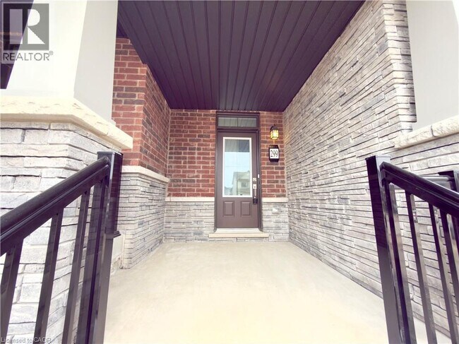 Building Photo - 299 Starlight Ave