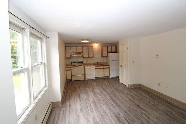 Building Photo - 28 Ivy Ln
