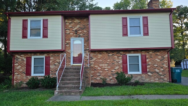 Building Photo - 510 Besler Ln