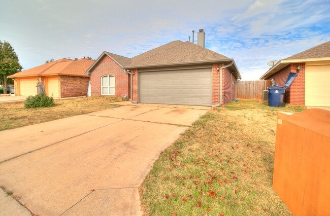 Photo - Great Freshly updated 3 bed 2 bath! House