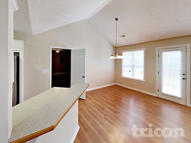 Building Photo - 195 Falcon Ridge Dr