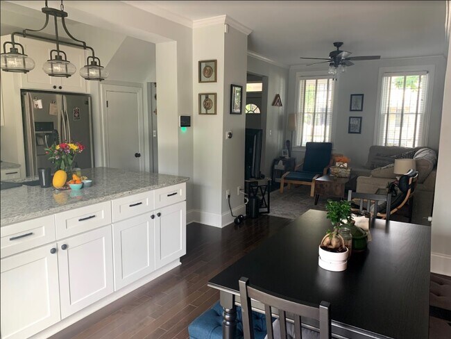 Kitchen, Dining Room, Living Room - 1116 Staples St NE