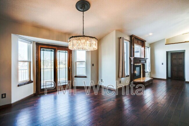 Building Photo - 112 S Springwood Dr