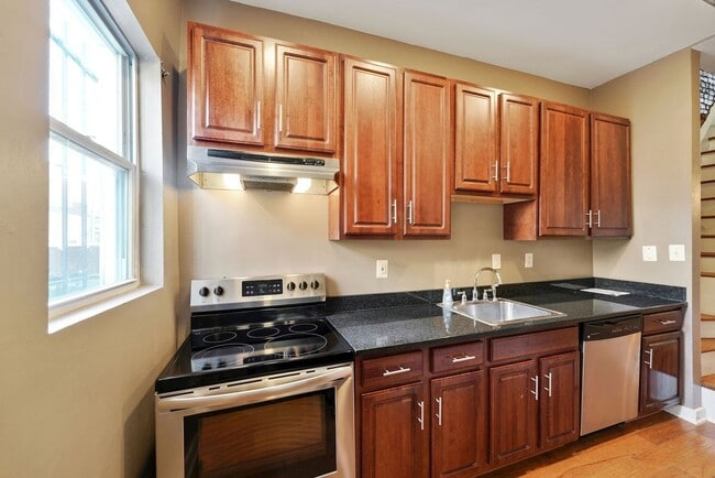 Building Photo - 1 Month Free Rent for a Lease Start by 10/...