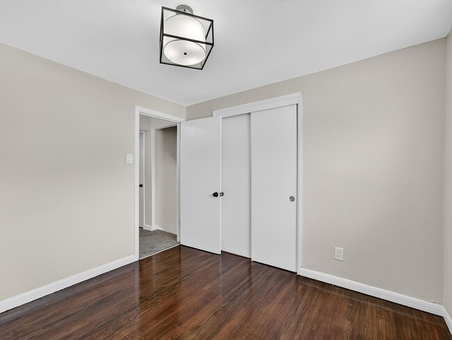 Building Photo - 206 Ava Ave