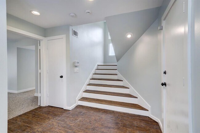 Foto del edificio - 616 Lester St