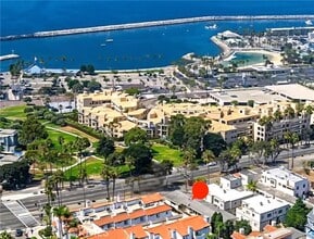 Building Photo - 208 N Catalina Ave