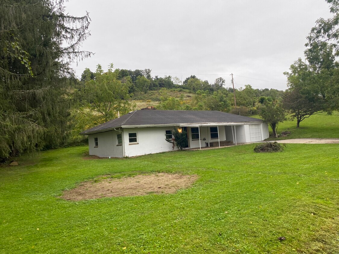 543 Wood Rd, Grafton, WV 26354 House for Rent in Grafton, WV