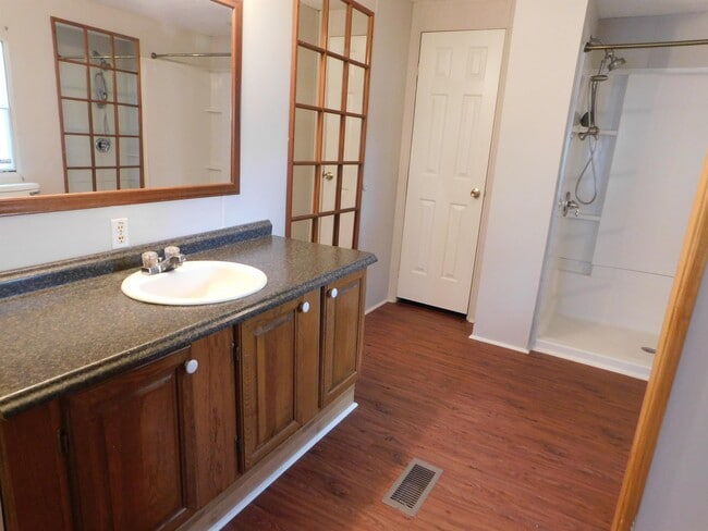 Foto del edificio - 482 Kelly Springs Rd