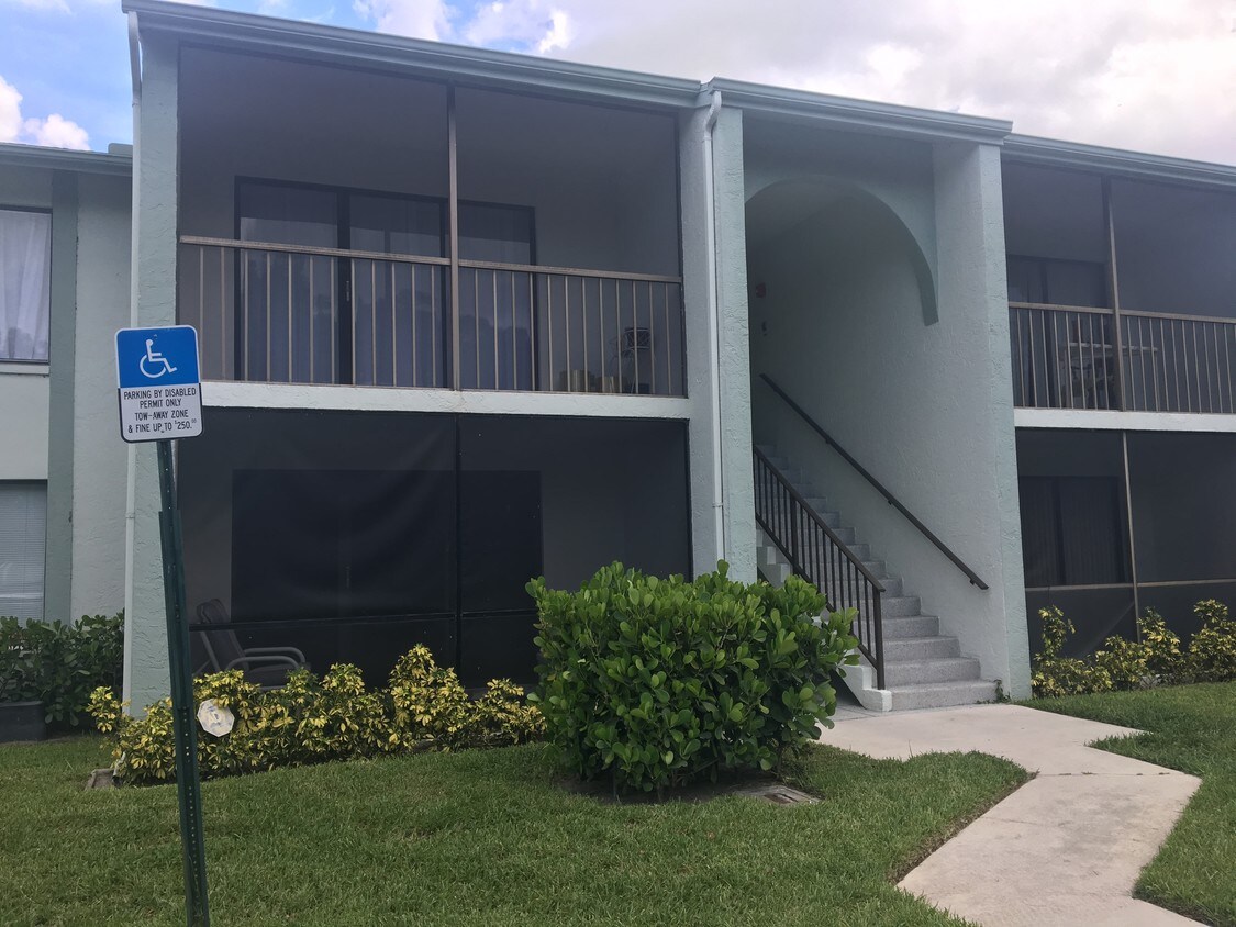 3588 Alder Dr, West Palm Beach, FL 33417 Condo for Rent in West Palm