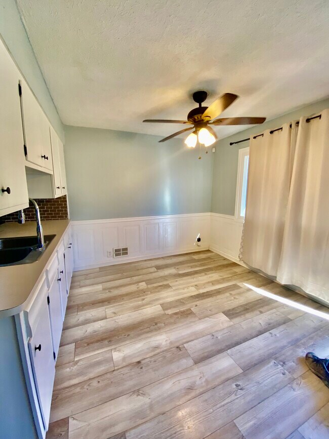 Foto del edificio - 5696 Pleasant Ave