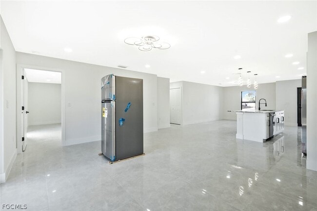 Building Photo - 3411 27th St SW