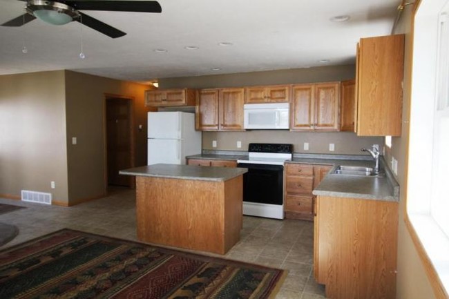 Foto del edificio - 3 bedroom in Spirit Lake IA 51360