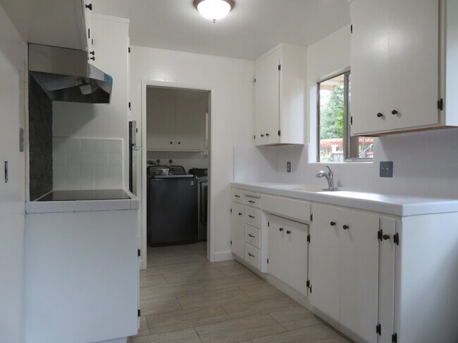 Electric Kitchen - 39 Montgomery St