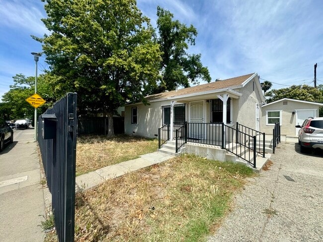 2bedroom 1 bath home in Sacramento - 2bedroom 1 bath home in Sacramento