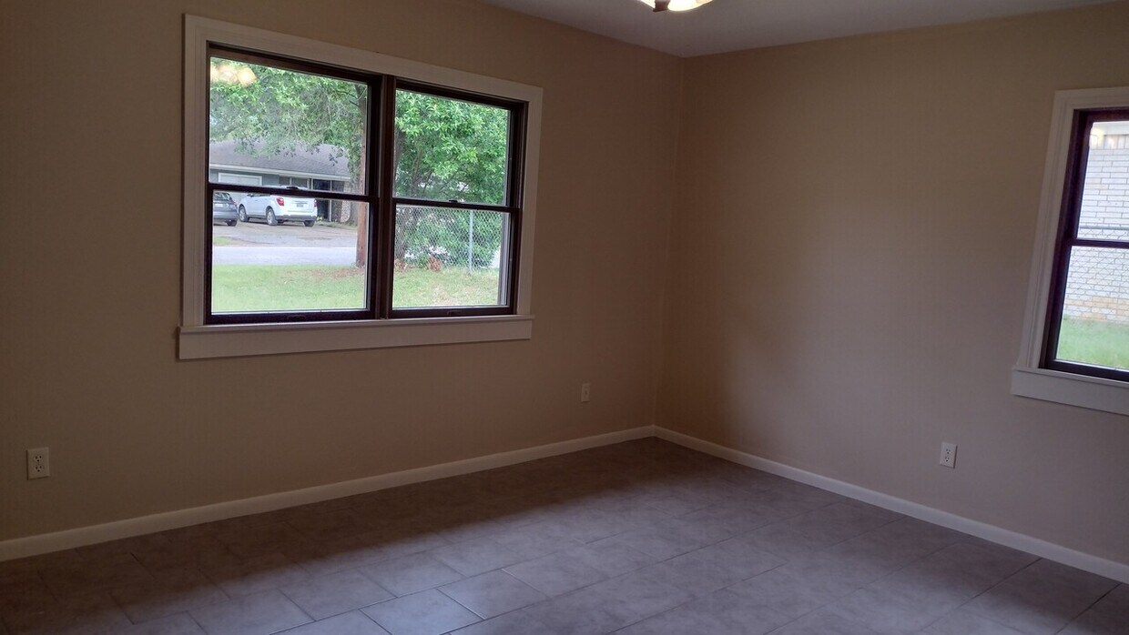Building Photo - 121 Cedar Heights