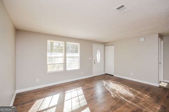 Building Photo - 5176 Martins Crossing Rd