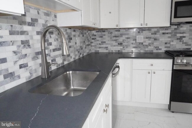 Building Photo - 7308 Normandy Dr