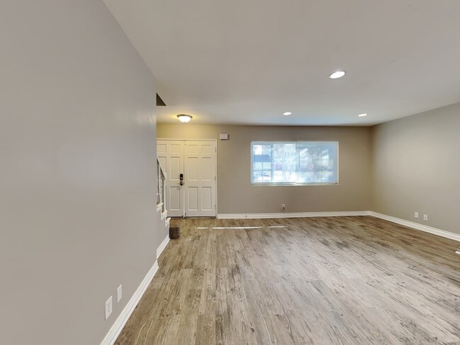 Building Photo - 6131 Wiehe Ave