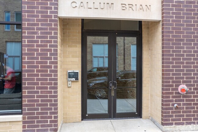 Entrada - The Callum Brian