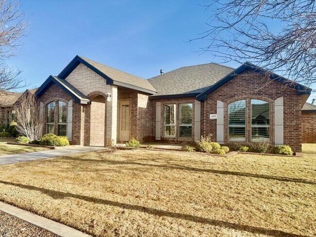 Building Photo - House For Rent