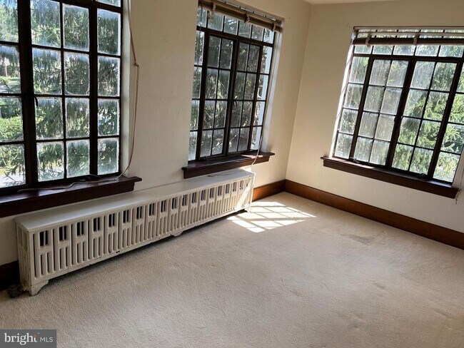 Foto del edificio - 5 E Maplewood Ave