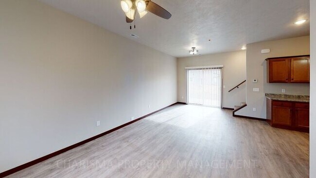 Building Photo - 1300 E Willow St