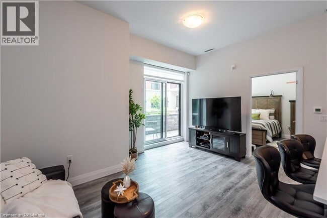 Photo du bâtiment - 1 Redfern Ave