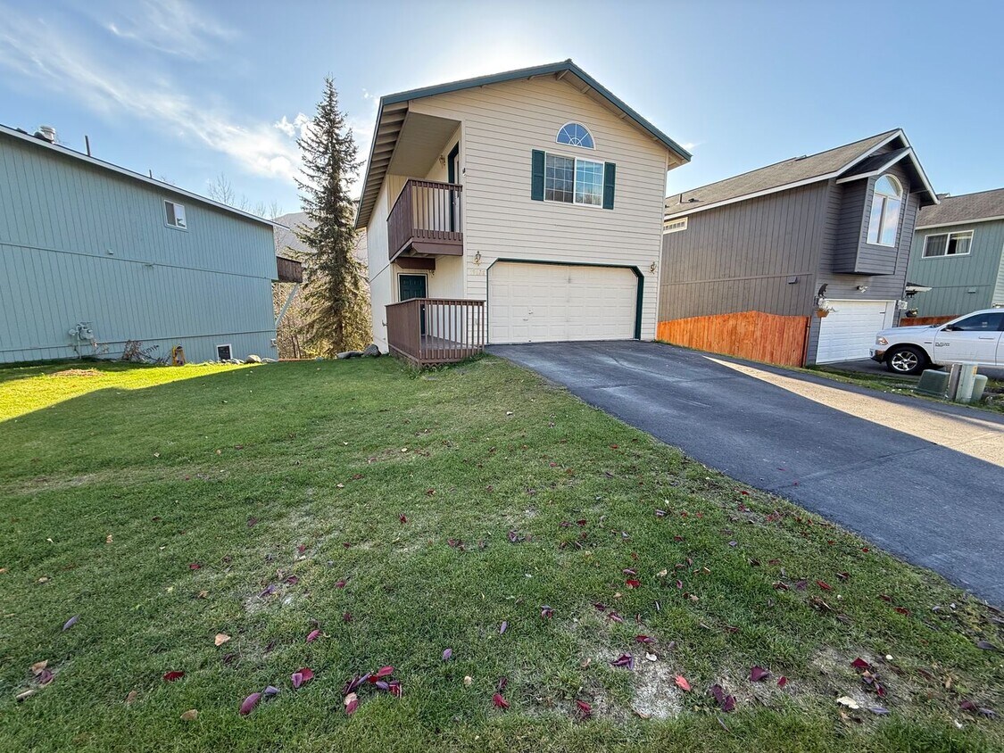 Foto principal - Eagle River Home for Rent - 3 Bedroom + Fa...