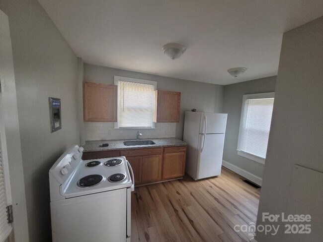 Foto del edificio - 216 Harrill St